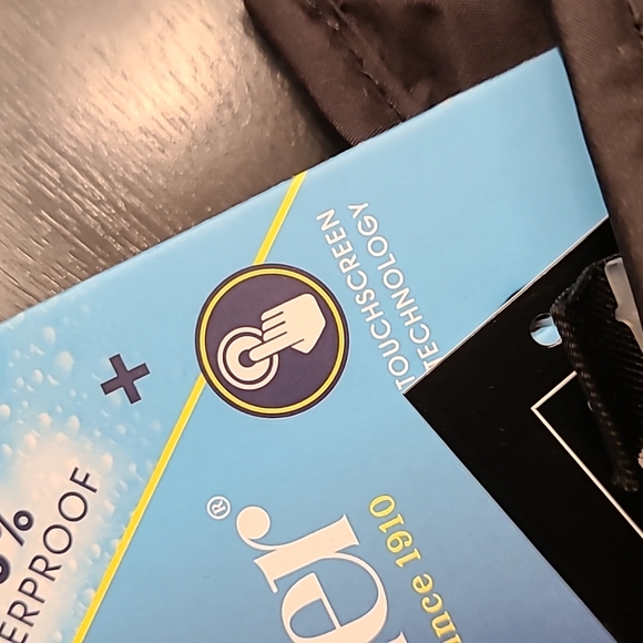 Isotoner touchscreen waterproof gloves - Picture 9 of 11